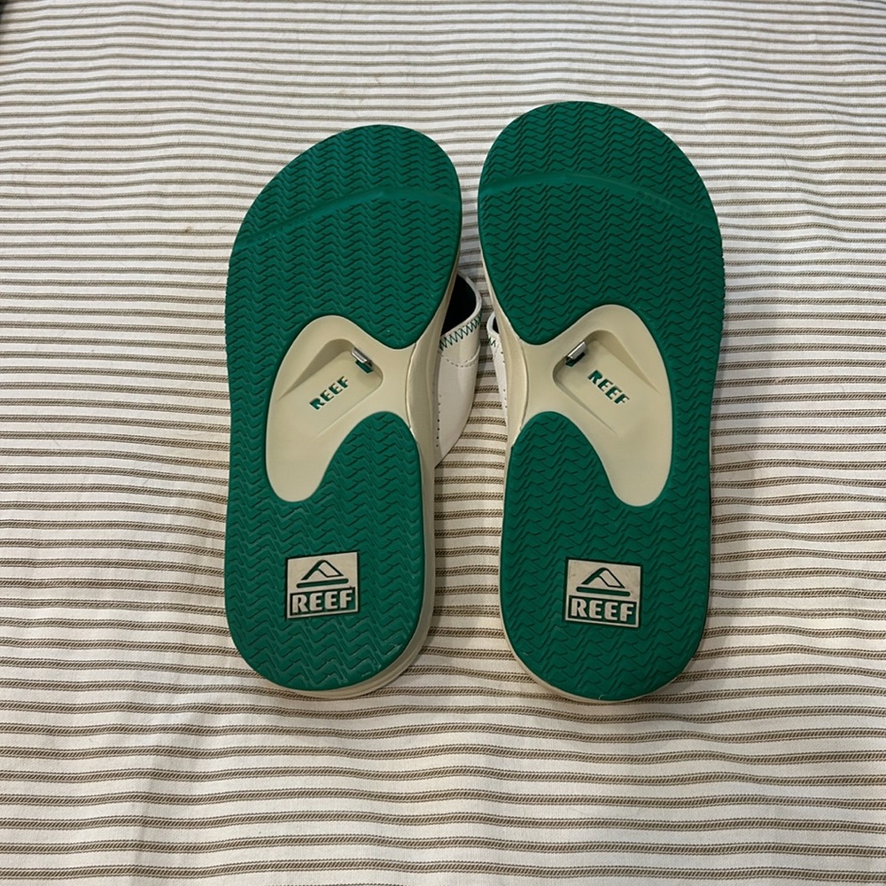 Reef flip flops with Bottle Opener Men's Sz 14 White Green - Picture 3 of 4